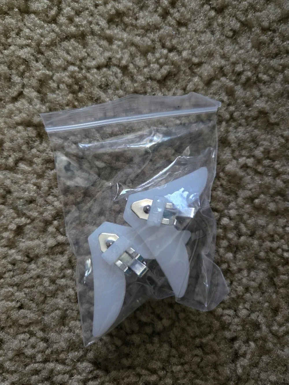 Bowtie/Tie Hardware Fastener Clips with Plastic Fixed Collar Clips | Black | Whi